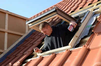 Pose de fenêtres de toit Velux à Razecueillé